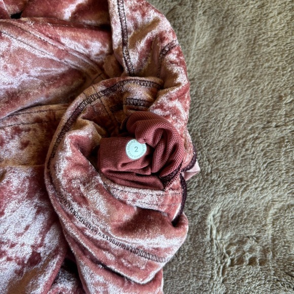 Lululemon Wunder Lounge High-Rise Tight 28" *Crushed Velvet
Soft Cranberry - Picture 6 of 9